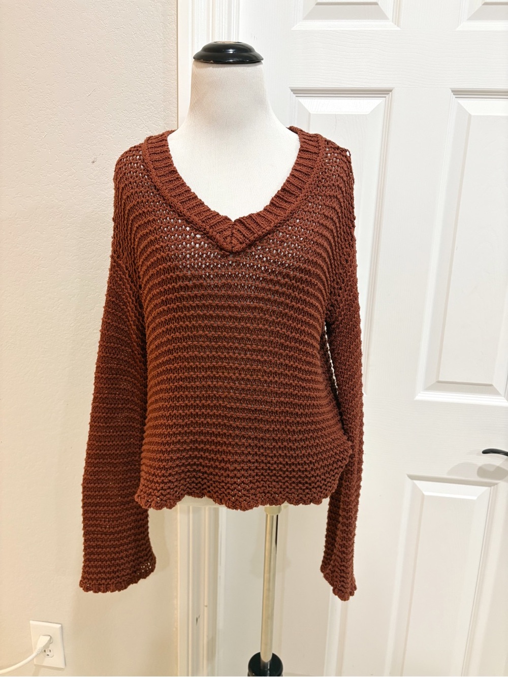 O’Neil Women’s V-Neck Chunky Knit Fall Sweater Rust Brown XS/S